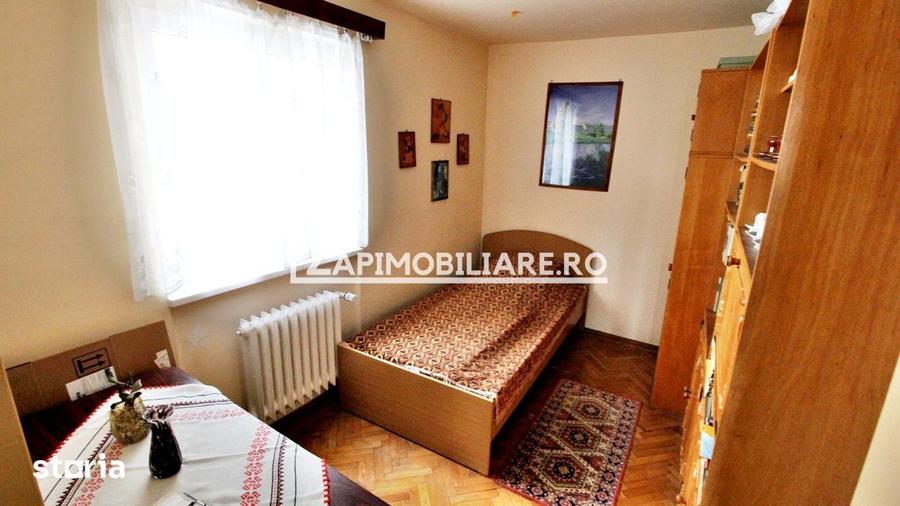 Apartament cu 3 camere decomandat în Libertății