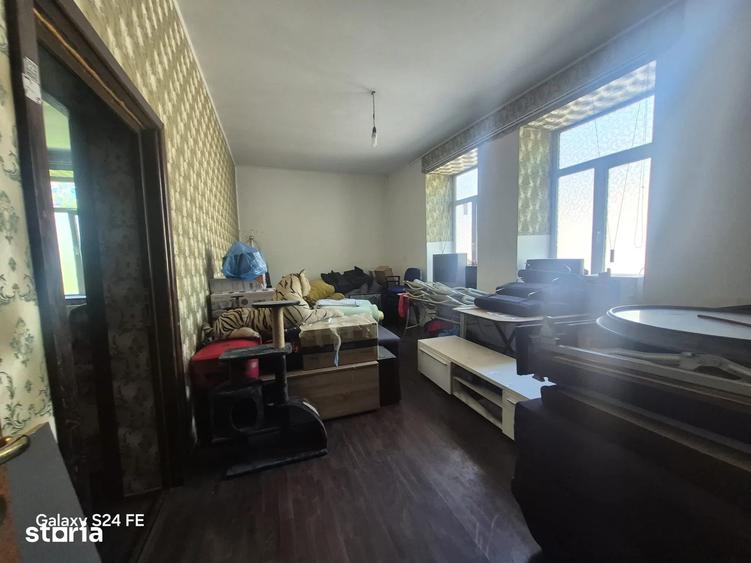 Casă cu 5 camere cu Teren 350 Mp în Central