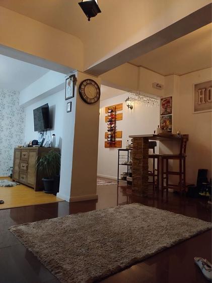 Apartament cu 4 camere decomandat în Central