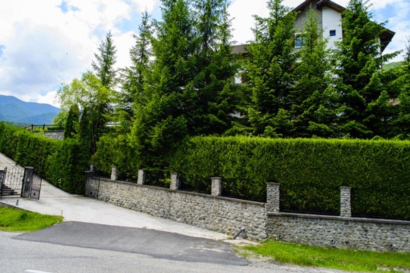 Casă individuală cu 22 camere cu Teren 5000 Mp în Malaia