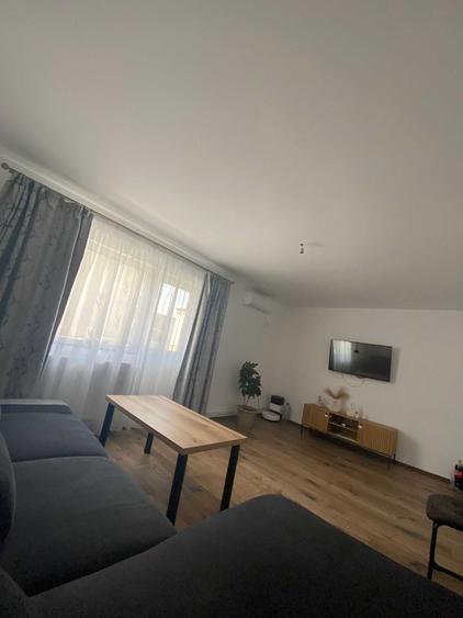 Apartament cu 4 camere decomandat în Central
