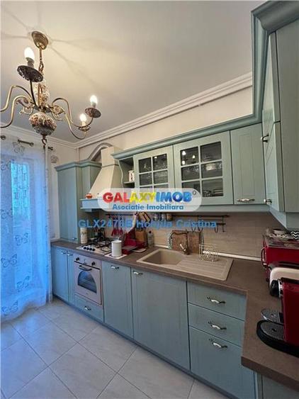Apartament cu 4 camere decomandat, mobilat în Băneasa