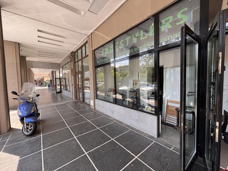 Spațiu comercial, de 9.6000003814697 mp, în Sala Palatului