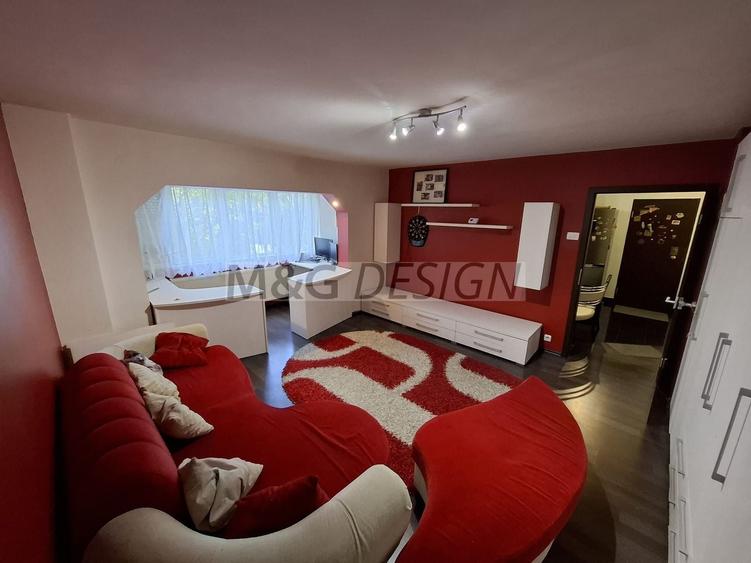 Apartament cu 3 camere decomandat, mobilat în Lunei