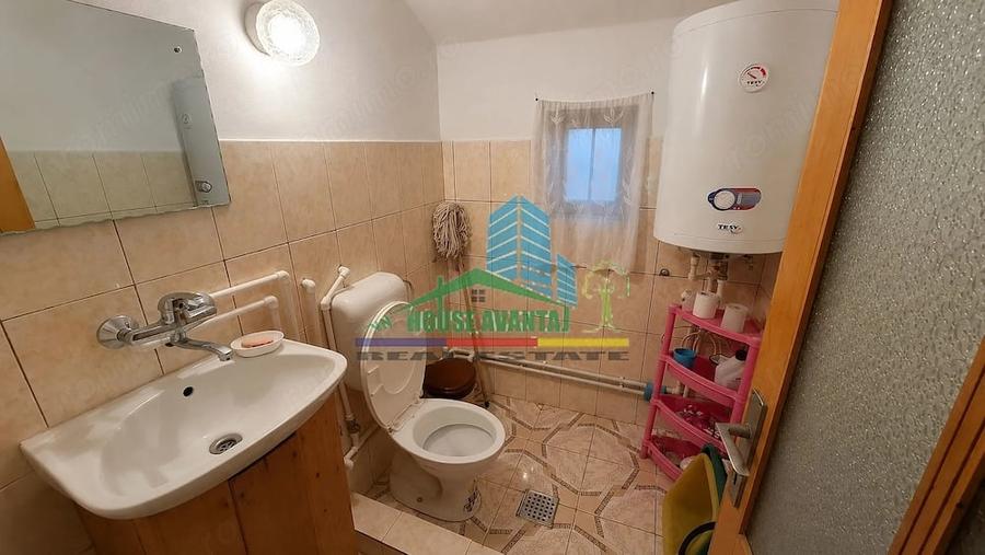 Casă cu 4 camere cu Teren 251 Mp în Lepșa