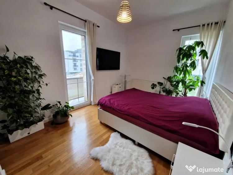 Apartament cu 4 camere decomandat în Central