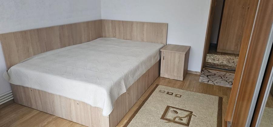 Apartament cu 2 camere decomandat, mobilat în Piața Centrală