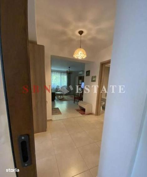 Apartament cu 3 camere semidecomandat, mobilat în Titan