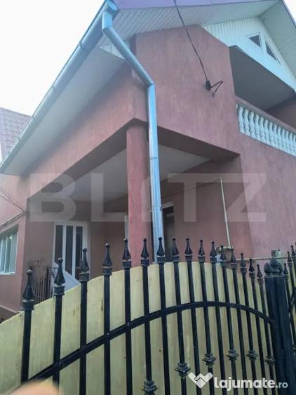 Casă cu 4 camere cu Teren 2064 Mp în Central