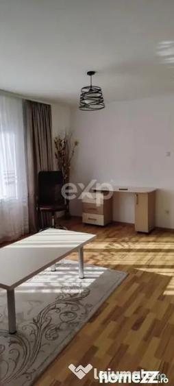 Casă cu 7 camere cu Teren 450 Mp în Central
