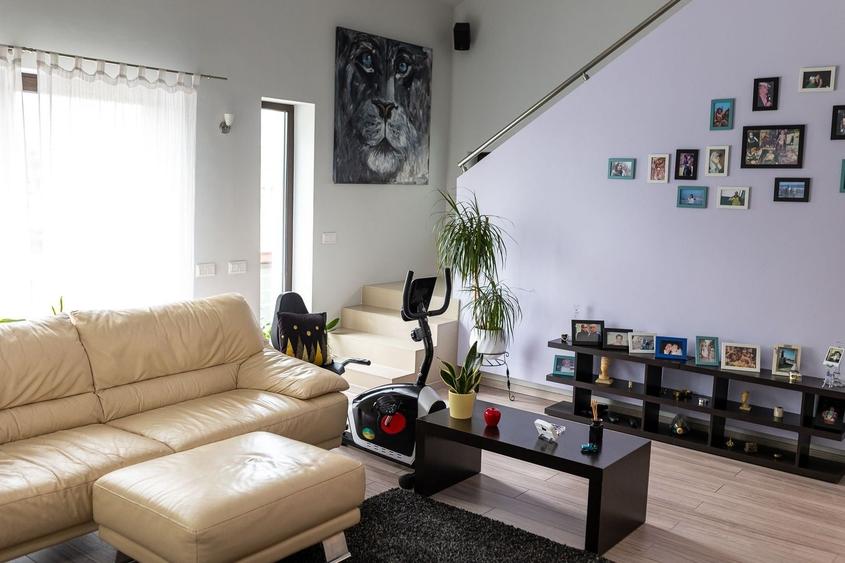 Casă cu 5 camere cu Piscina în Dămăroaia