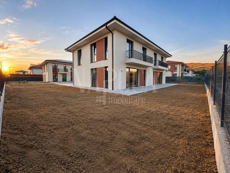 Duplex cu 4 camere cu Canalizare în Chinteni