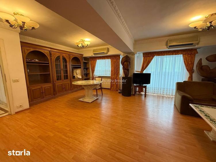 Apartament cu 3 camere, mobilat în Decebal