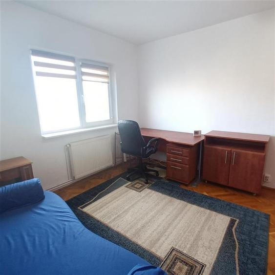 Apartament cu 4 camere decomandat, mobilat în Ștrand