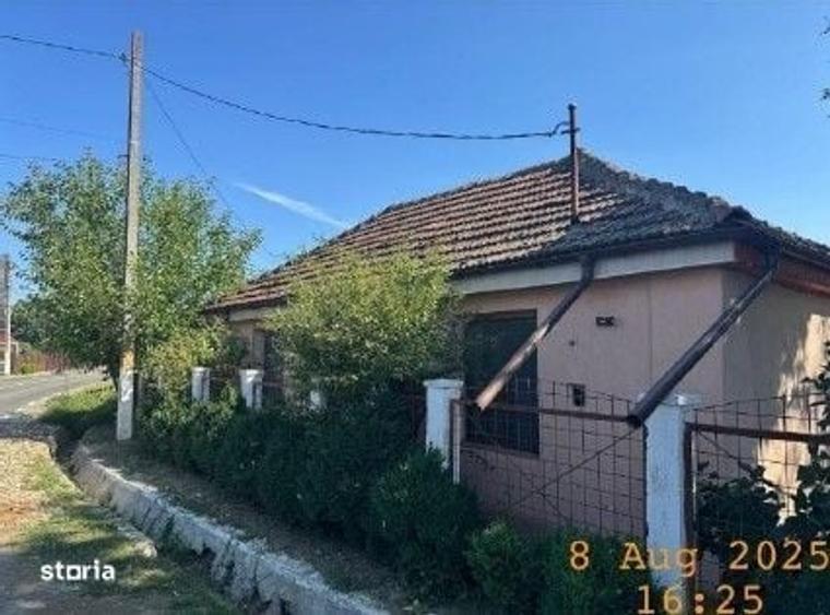 Casă cu 3 camere în Coșești