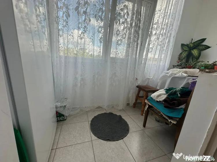 Apartament cu 3 camere decomandat în Calarași 4