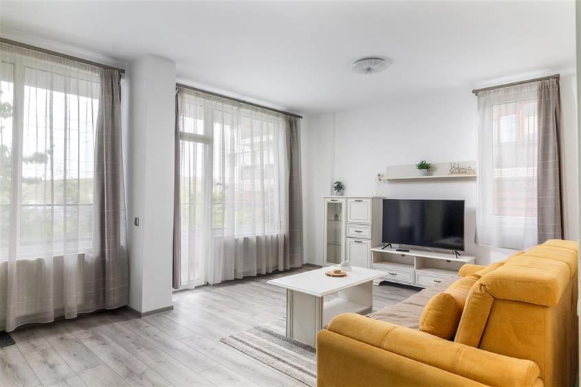 Apartament cu 2 camere semidecomandat, mobilat în Borhanci