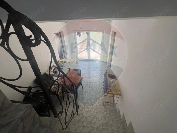Casă cu 6 camere cu Teren 740 Mp în Jorăști