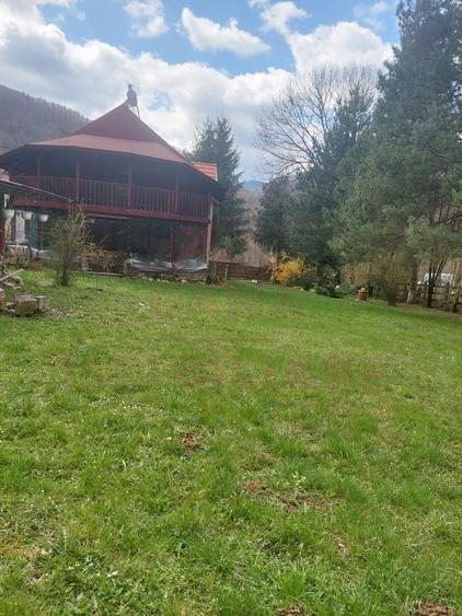 Casă individuală cu 5 camere cu Canalizare în Poiana Mărului