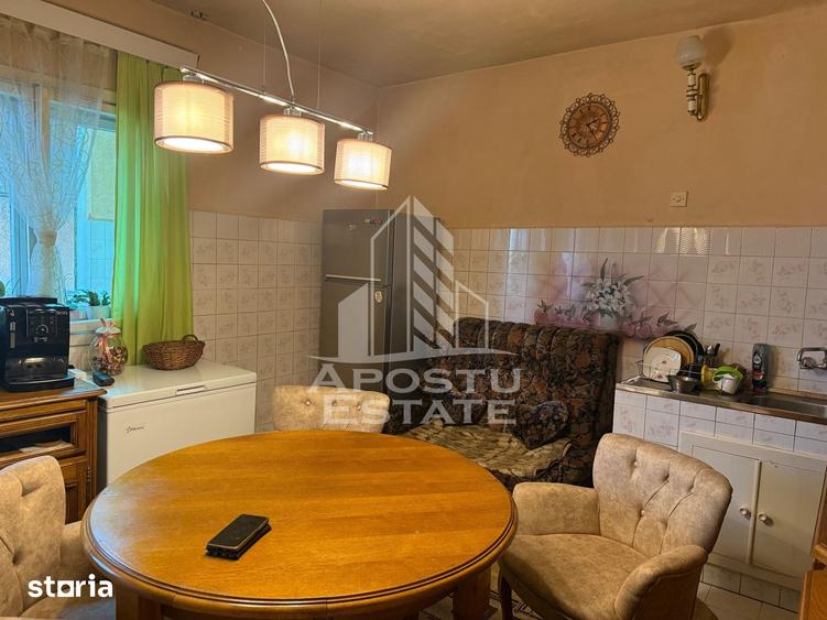 Casă cu 6 camere cu Teren 250 Mp în Ghiroda