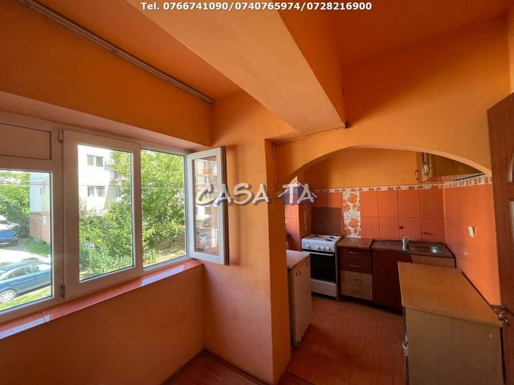 Garsonieră decomandată în Central