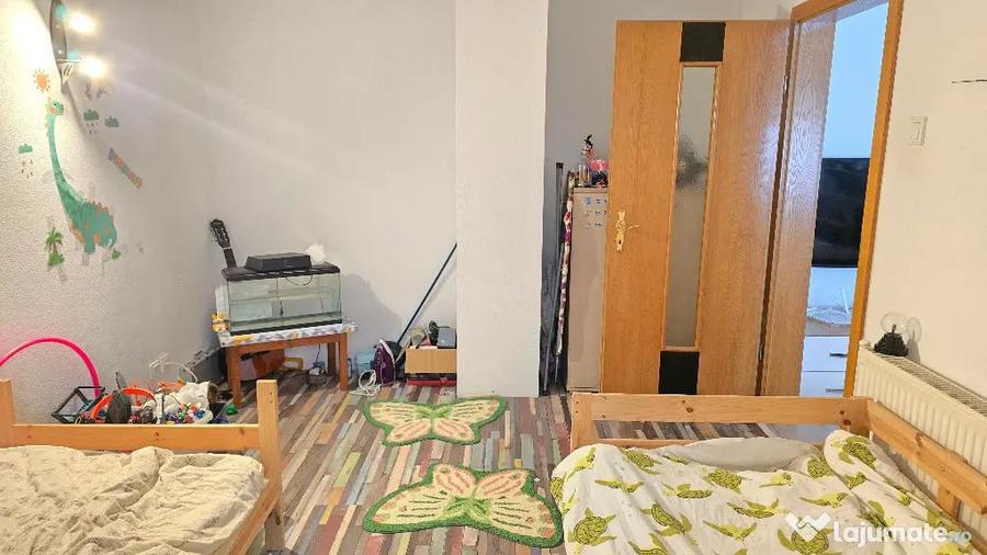 Apartament cu 4 camere decomandat în Central