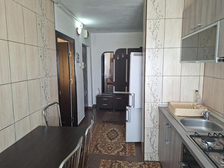 Apartament cu 3 camere decomandat în Tudor