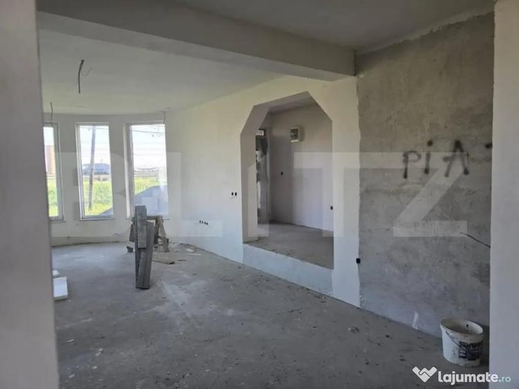 Casă cu 8 camere cu Teren 1500 Mp în Central