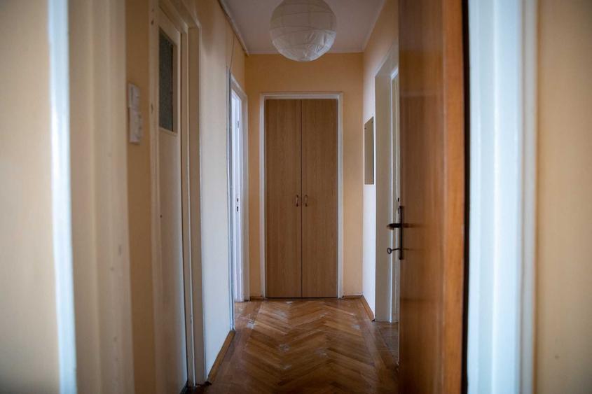 Apartament cu 3 camere semidecomandat în Dristor