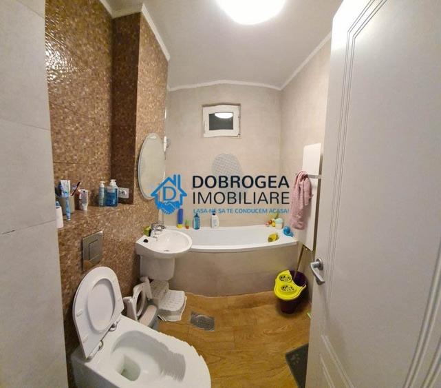 Apartament cu 3 camere decomandat în Babadag