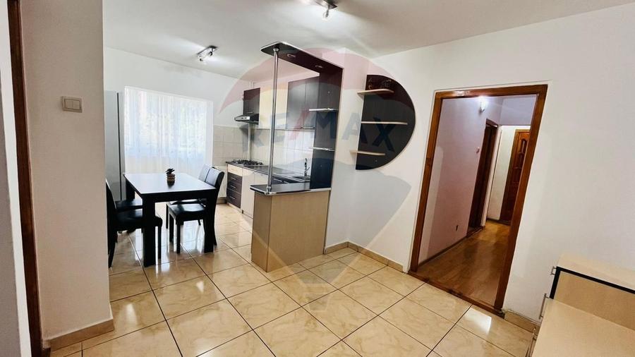 Apartament cu 3 camere decomandat, mobilat în Decebal