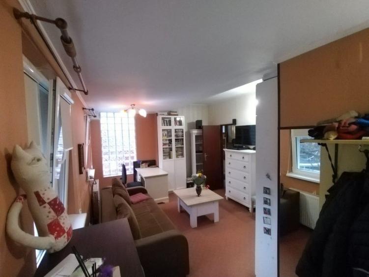 Casă individuală cu 5 camere cu Teren 500 Mp în Podul de Fier