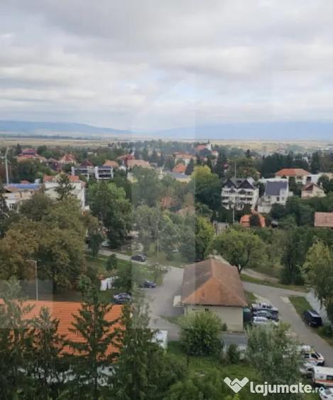 Apartament cu 3 camere decomandat în Spitalului