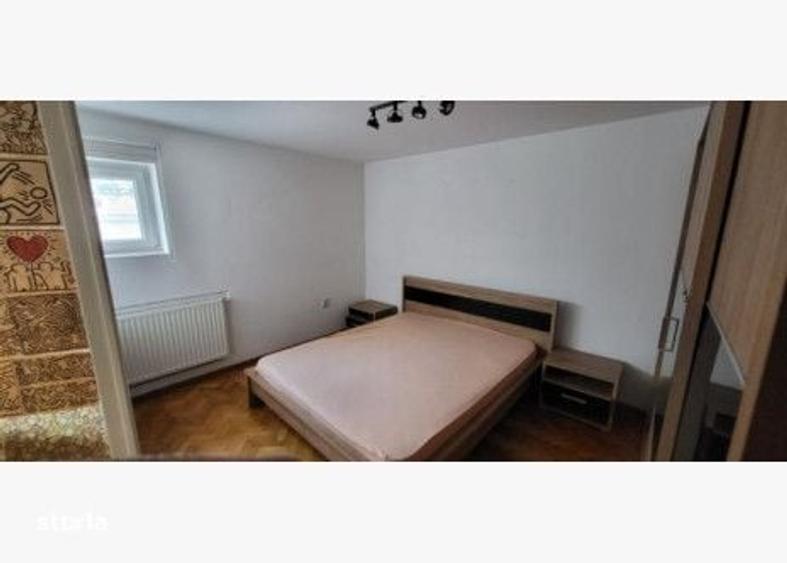 Apartament cu 3 camere semidecomandat în Moșilor