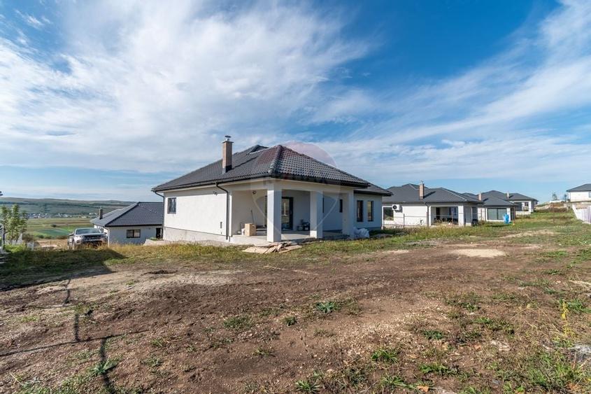 Casă individuală cu 4 camere cu Teren 738 Mp în Jucu de Sus