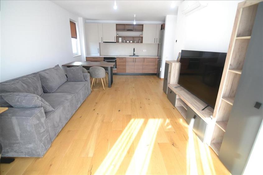Apartament cu 2 camere decomandat în Astra