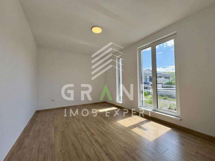 Casă individuală cu 4 camere cu Canalizare în Corușu