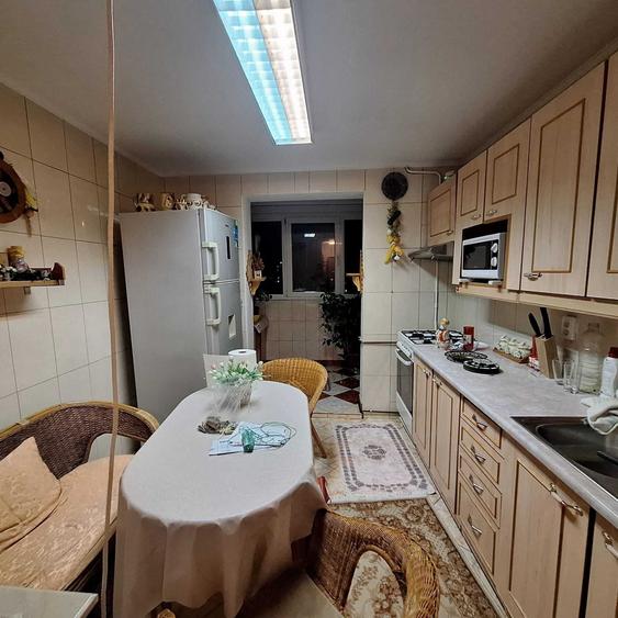 Apartament cu 3 camere decomandat în Crângași