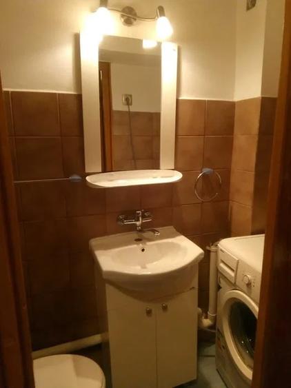 Apartament cu 3 camere decomandat, mobilat în Victoriei
