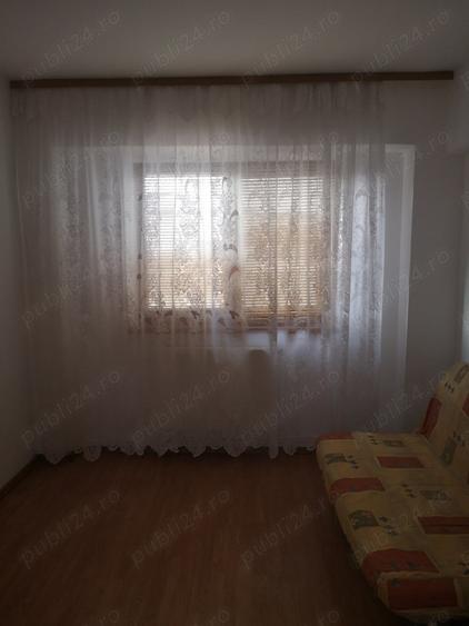 Apartament cu 3 camere decomandat în Școlilor
