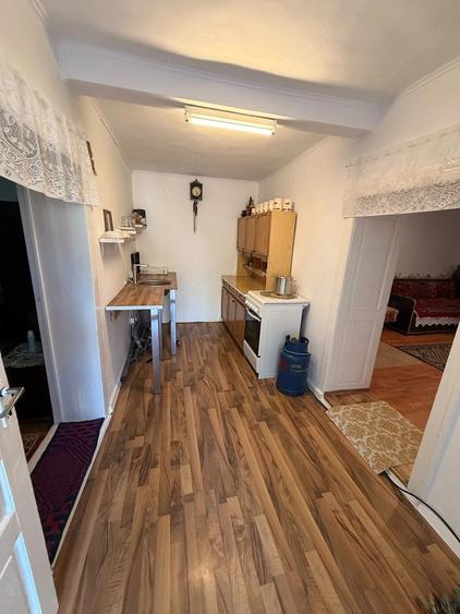 Casă cu 2 camere cu Teren 1950 Mp în Central