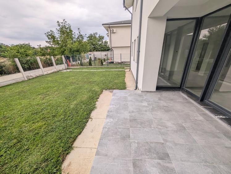 Casă individuală cu 4 camere cu Canalizare în Otopeni