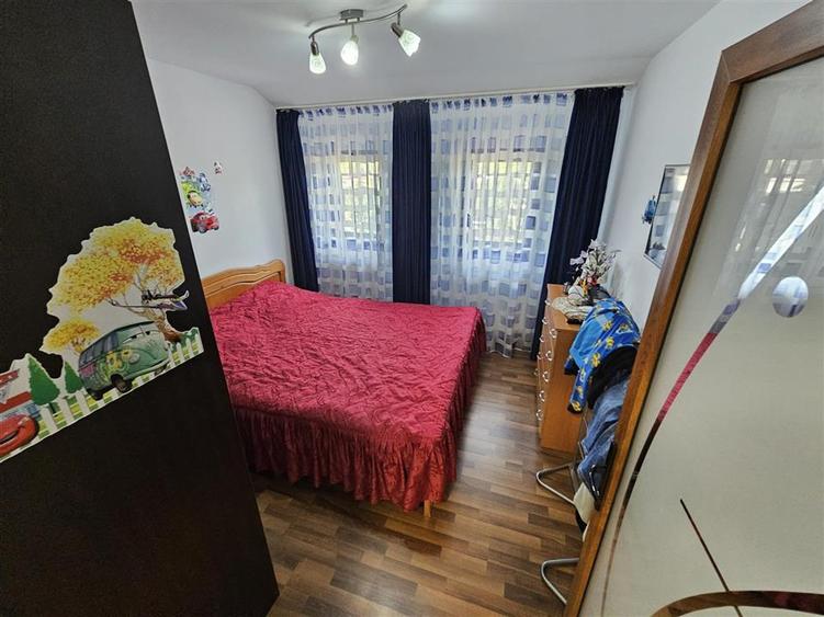 Casă cu 4 camere cu Canalizare în Central