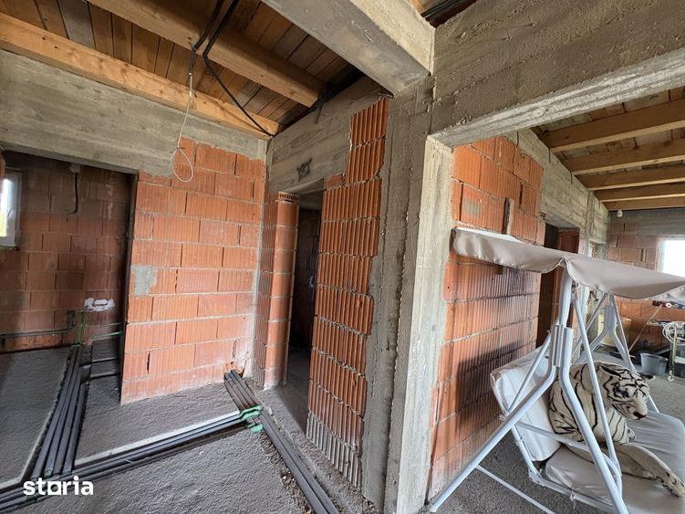 Casă cu 3 camere cu Teren 1400 Mp în Dârste