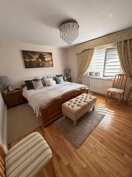 Casă cu 5 camere în Coman