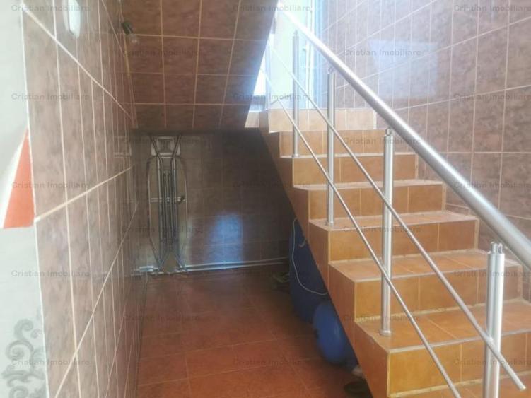 Casă cu 5 camere cu Canalizare în Central