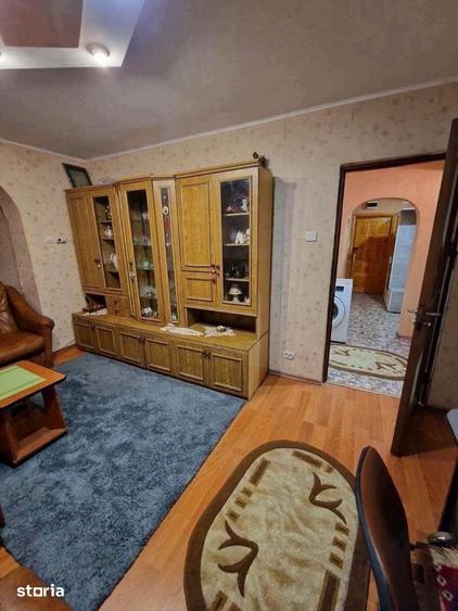 De vanzare apartament cu 3 camere,balcon, decomandat,mobilat 49900euro - 1