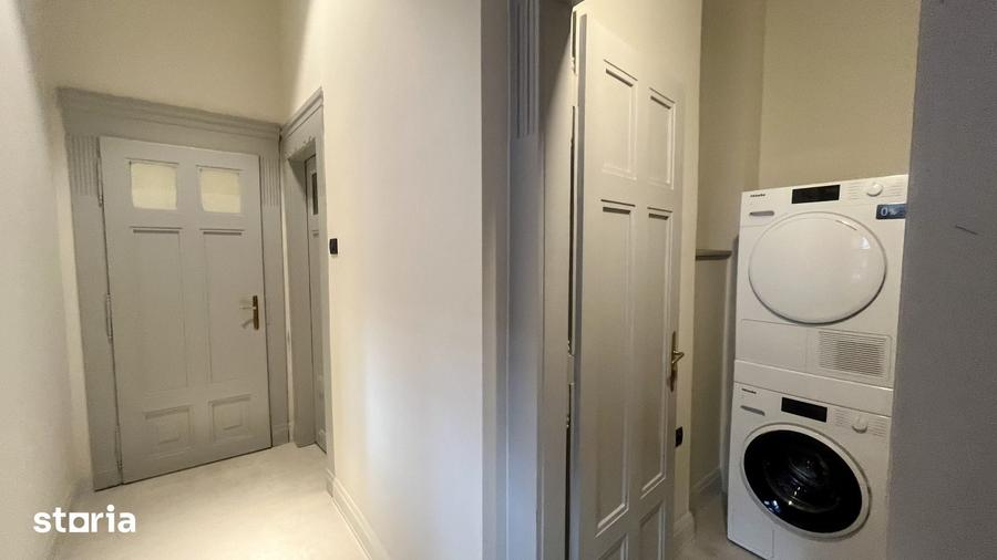 Apartament cu 3 camere semidecomandat în P-ța Victoriei