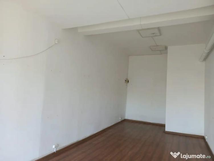 Spațiu comercial, de 30 mp, în Piața Centrală