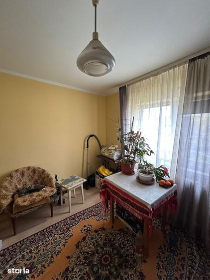 Apartament cu 4 camere decomandat în Sud